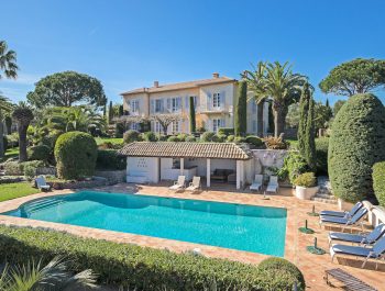 Prestigious villa with sea view and park