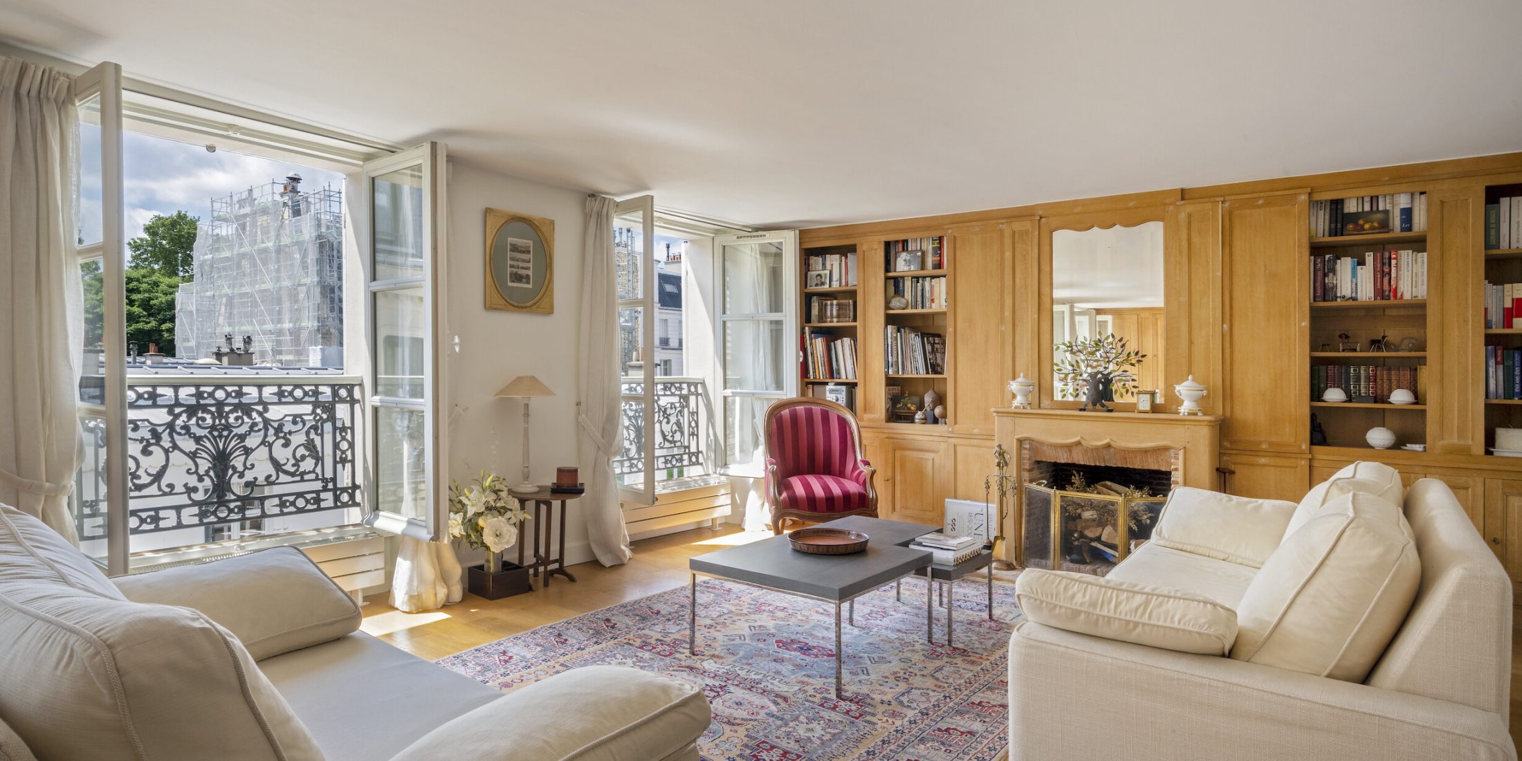 Exclusive charming residence in the heart of Paris