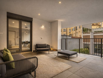 Eleganza Contemporanea con Loggia Privata in Residenza di Prestigio in Via Mangone