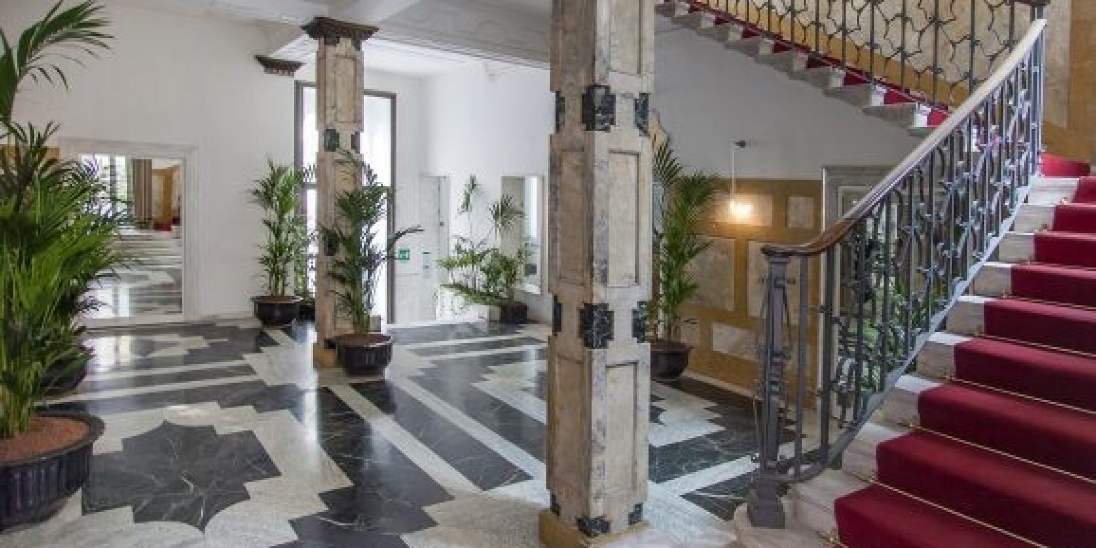 Elegant prestigious penthouse